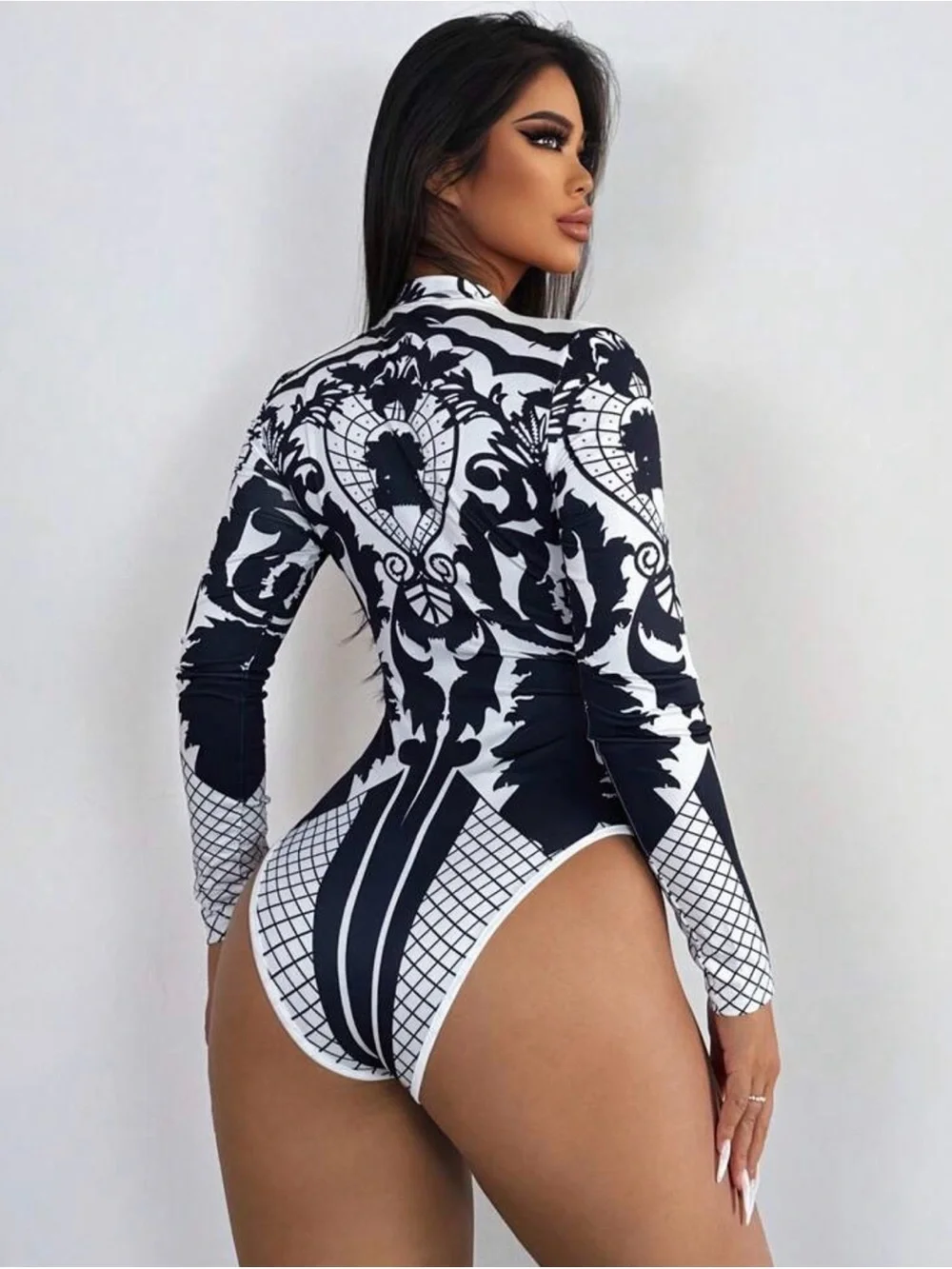 Black & White Long-Sleeve Printed Bodysuit - Picture 4 of 6
